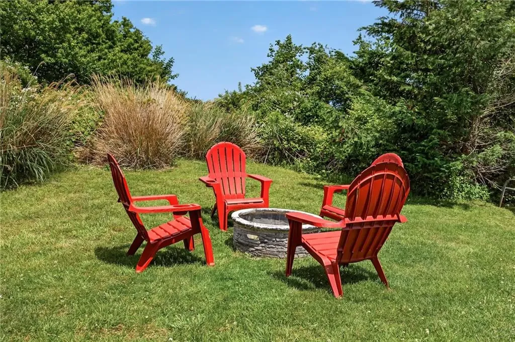 8 Southwest Road Narragansett RI 02882