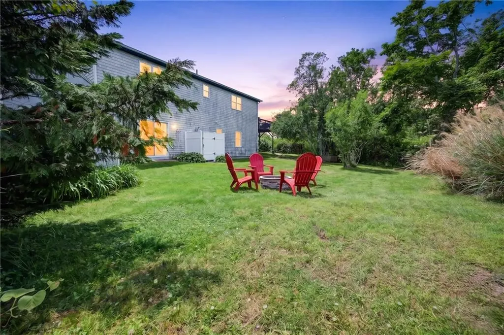 8 Southwest Road Narragansett RI 02882
