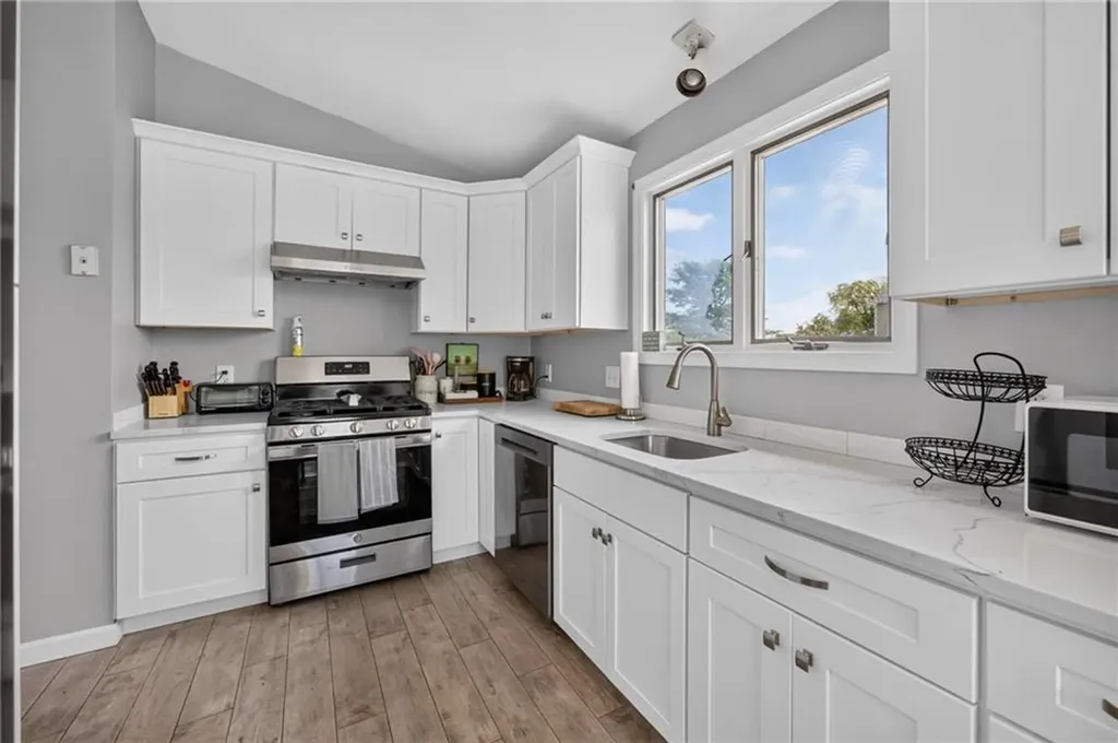 8 Southwest Road Narragansett RI 02882