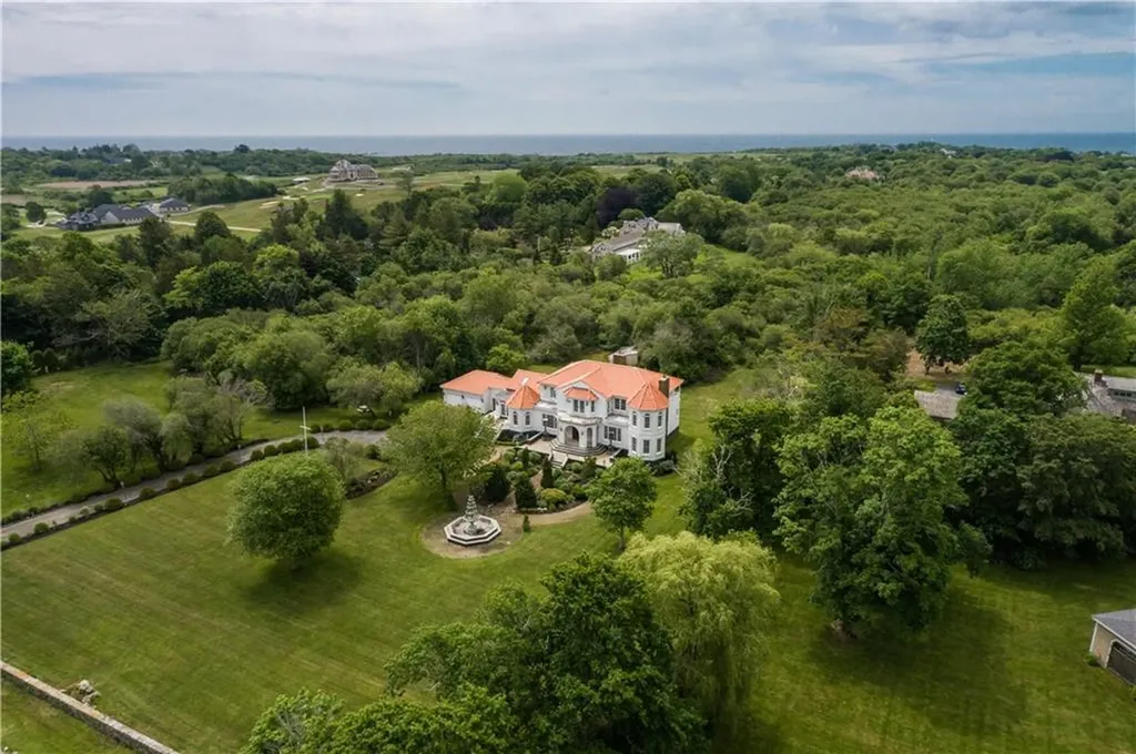 10 Ridge Road Newport RI 02840