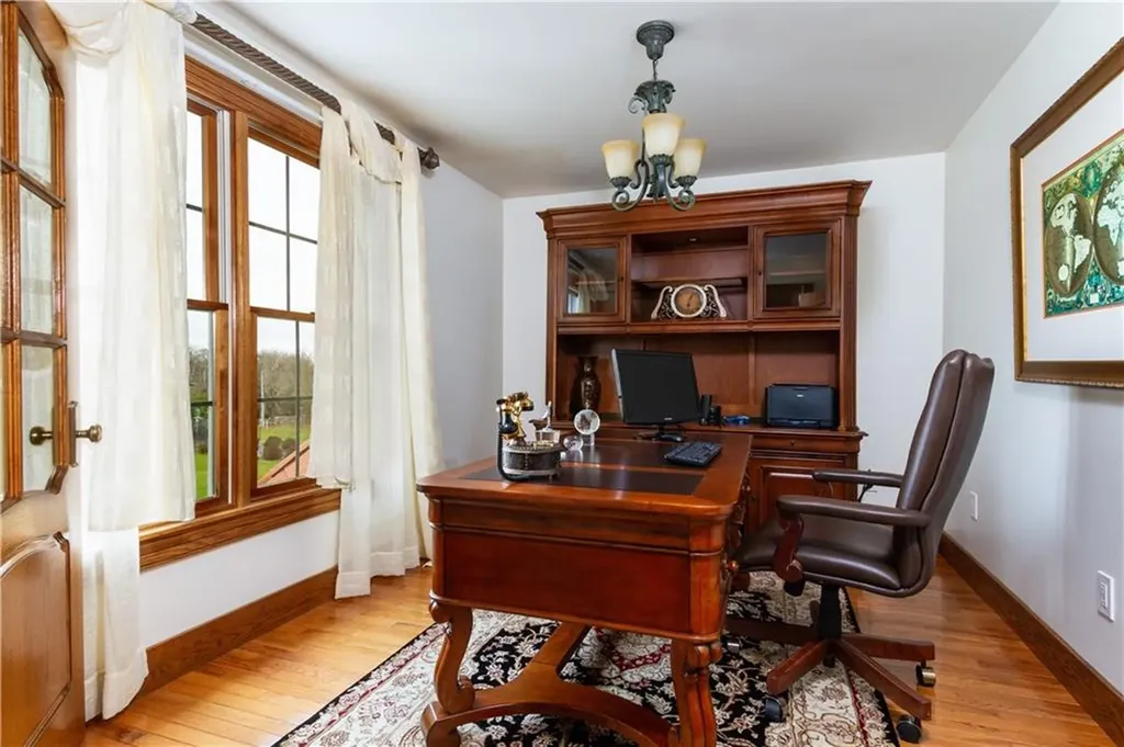 10 Ridge Road Newport RI 02840