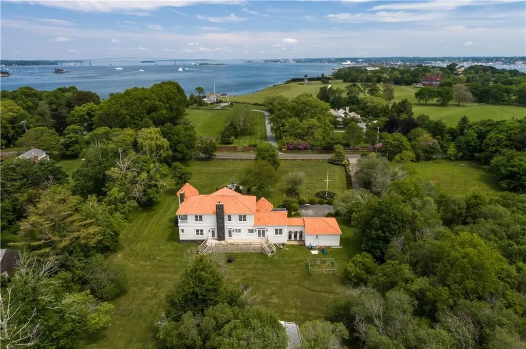 10 Ridge Road Newport RI 02840