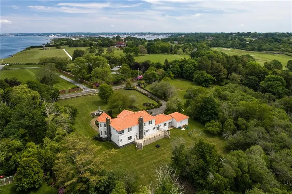 10 Ridge Road Newport RI 02840