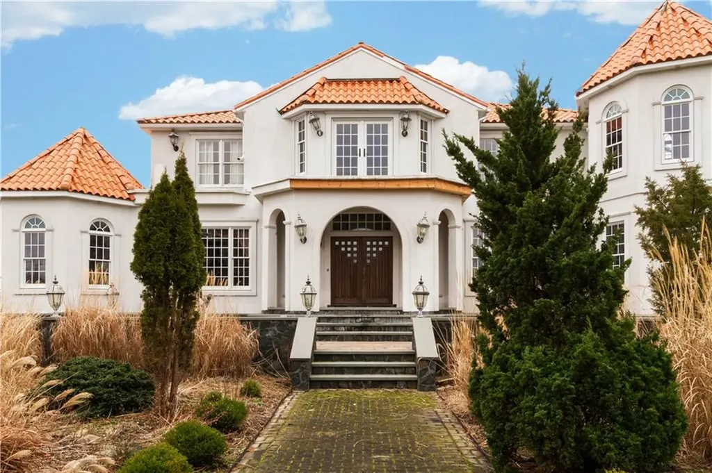 10 Ridge Road Newport RI 02840