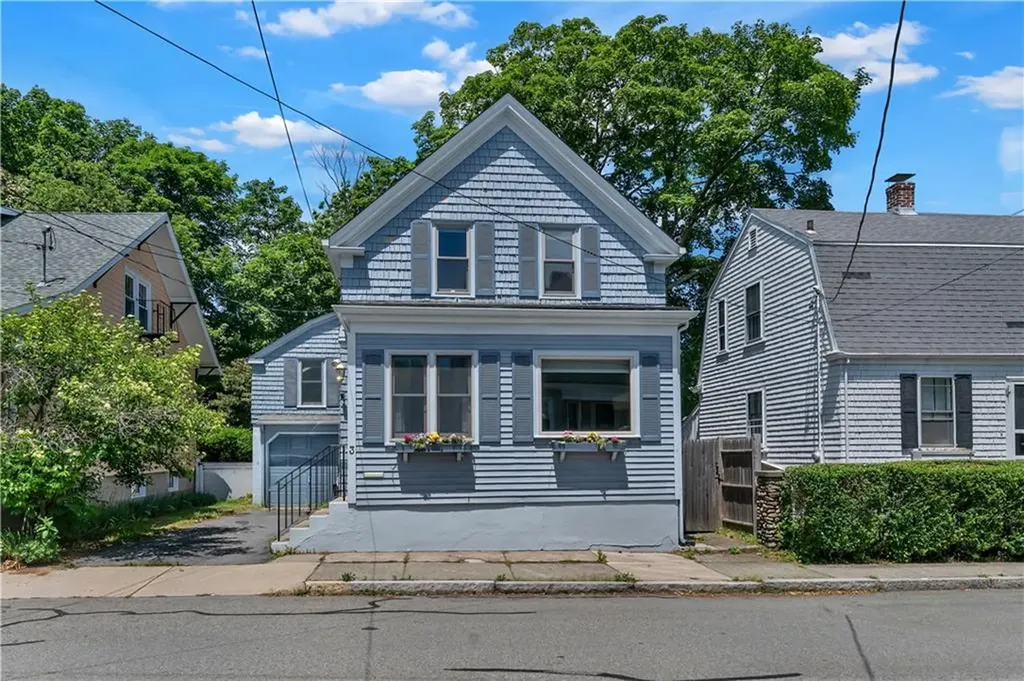 3 Sycamore Street Newport RI 02840