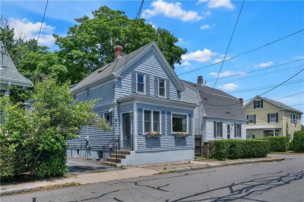 3 Sycamore Street Newport RI 02840