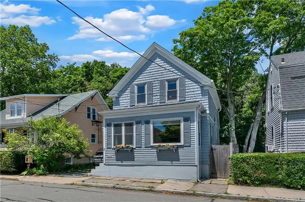 3 Sycamore Street Newport RI 02840
