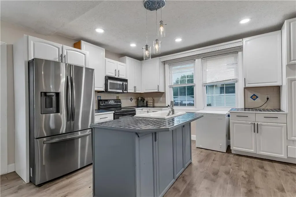86 Westwood Avenue Cranston RI 02905