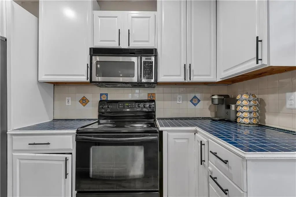 86 Westwood Avenue Cranston RI 02905