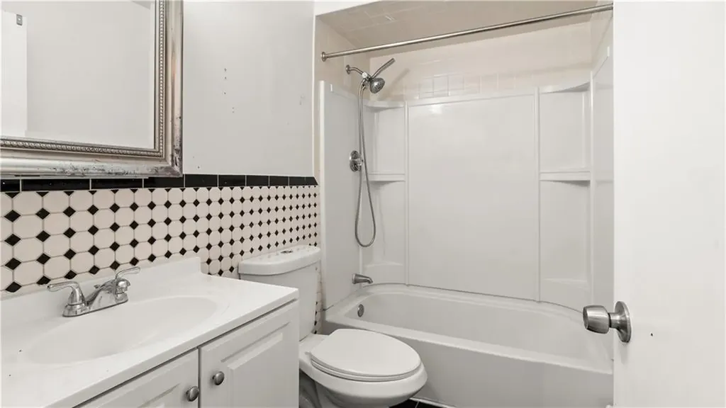 27 Gillen Avenue North Providence RI 02904