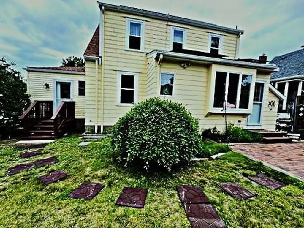 146 Lexington Avenue Cranston RI 02910