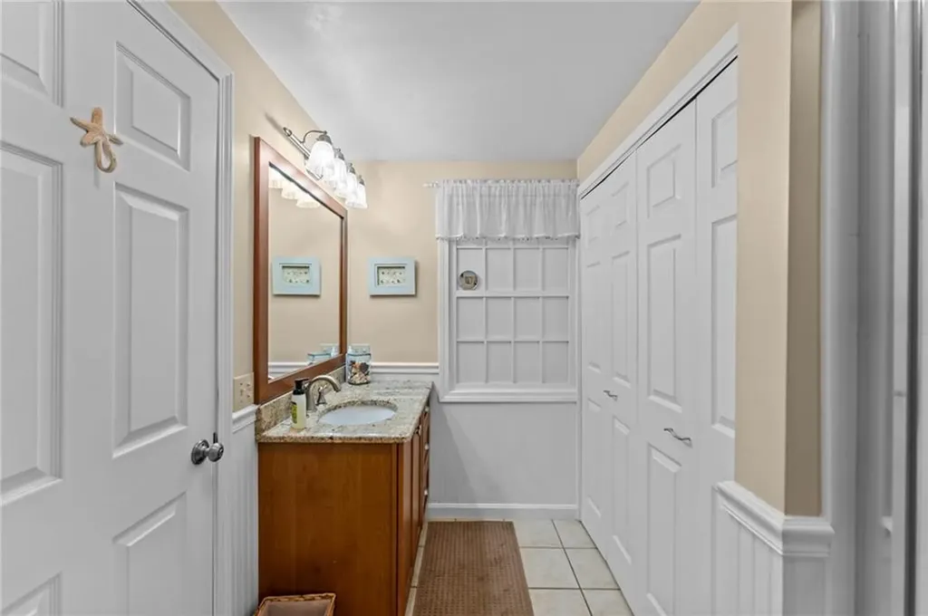 14 Wolcott Avenue Middletown RI 02842
