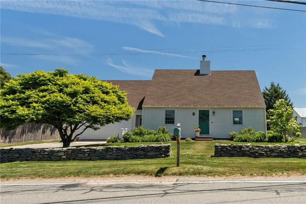 14 Wolcott Avenue Middletown RI 02842