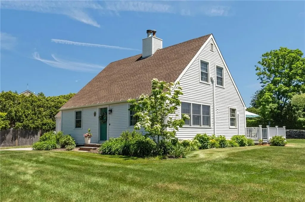 14 Wolcott Avenue Middletown RI 02842