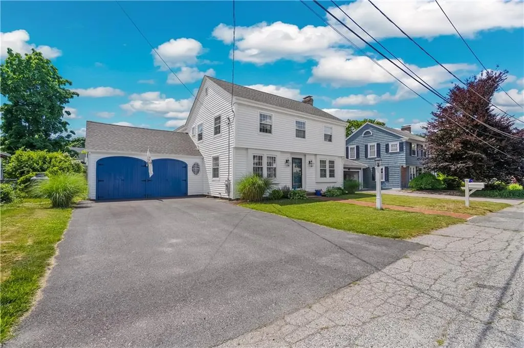 24 Huntington Drive East Providence RI 02916