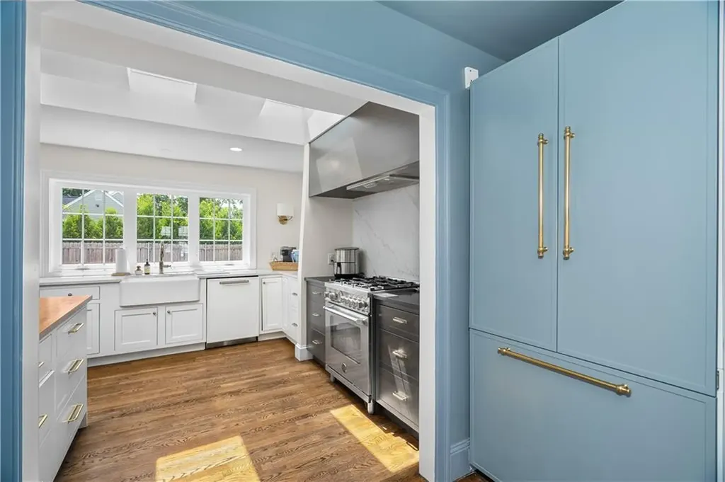 24 Huntington Drive East Providence RI 02916