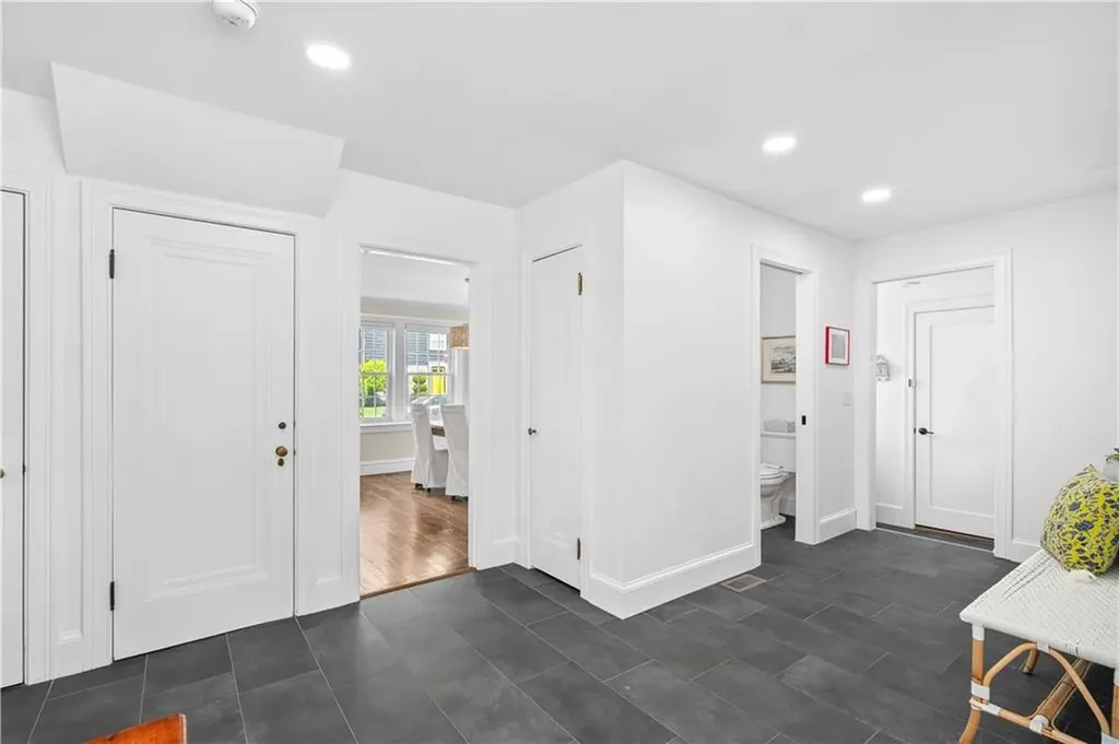 24 Huntington Drive East Providence RI 02916