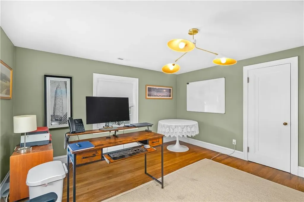 24 Huntington Drive East Providence RI 02916