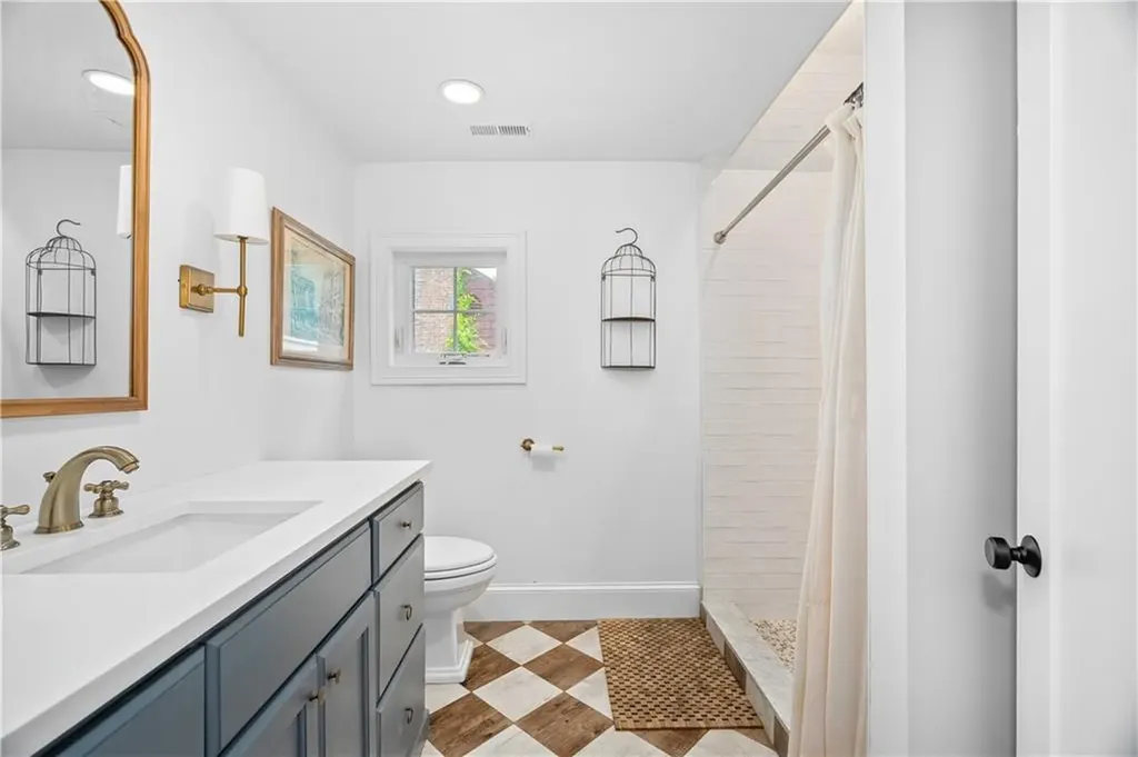 24 Huntington Drive East Providence RI 02916