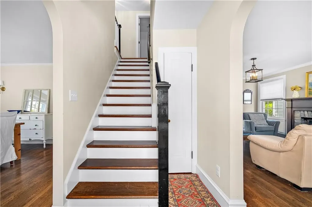 24 Huntington Drive East Providence RI 02916