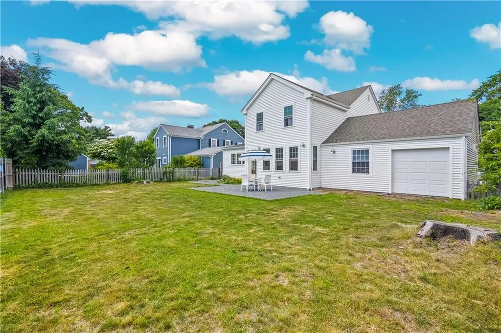 24 Huntington Drive East Providence RI 02916