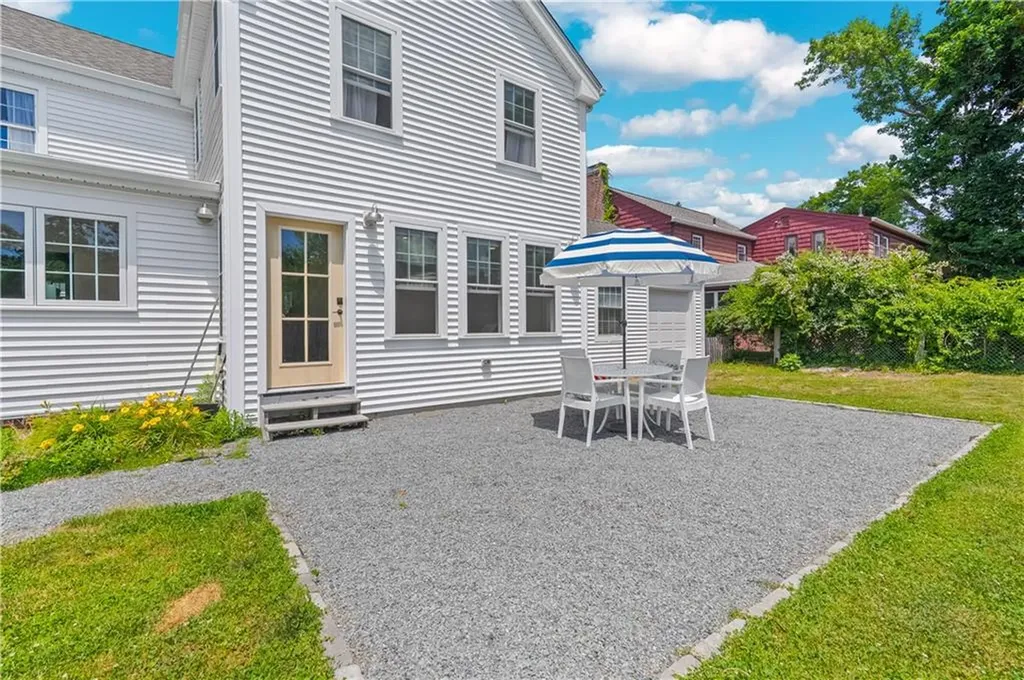 24 Huntington Drive East Providence RI 02916