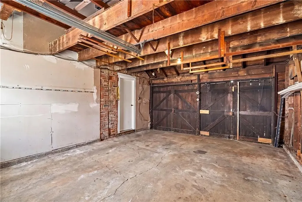 24 Huntington Drive East Providence RI 02916