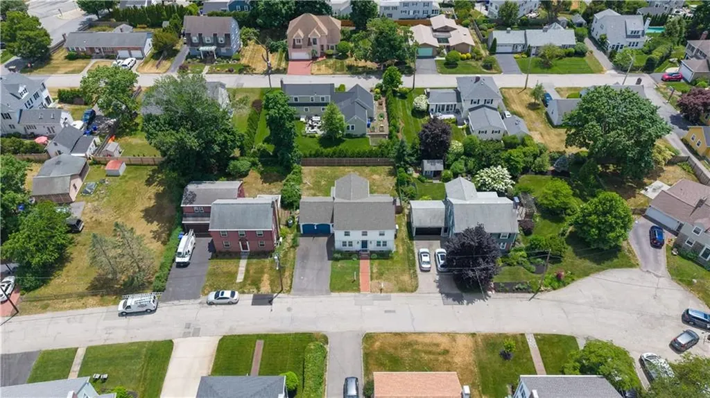24 Huntington Drive East Providence RI 02916
