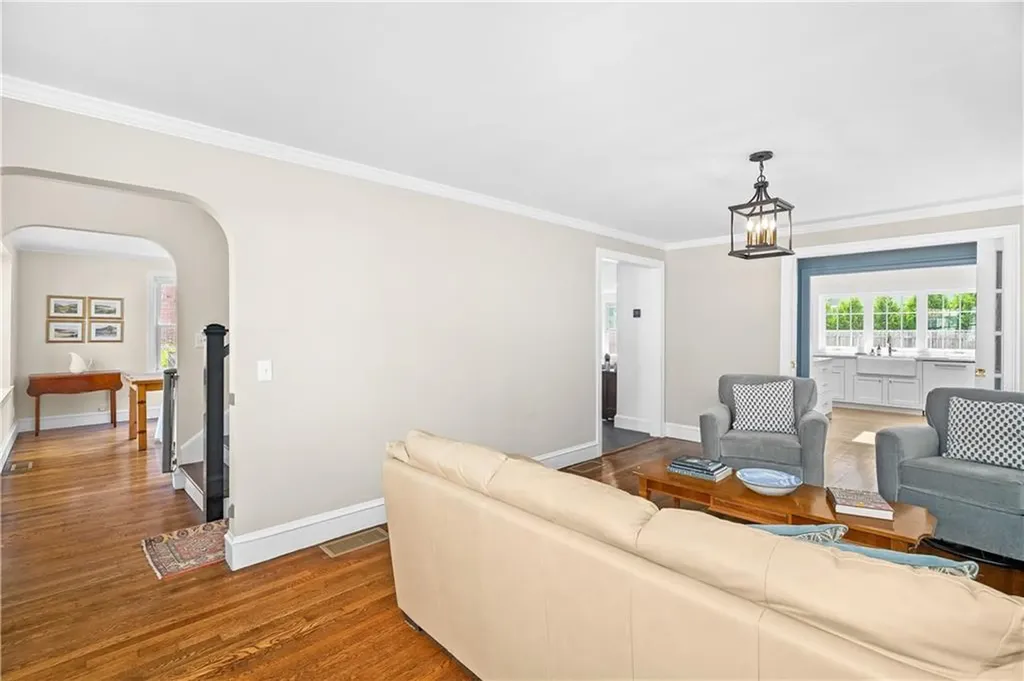 24 Huntington Drive East Providence RI 02916