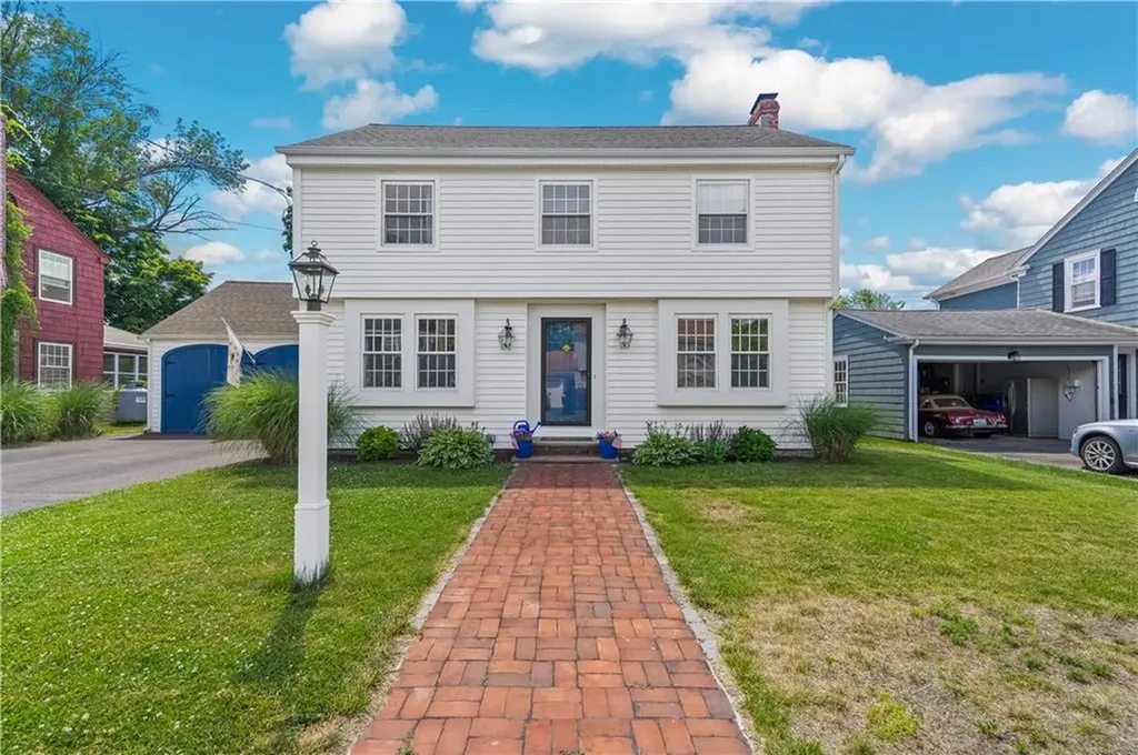24 Huntington Drive East Providence RI 02916