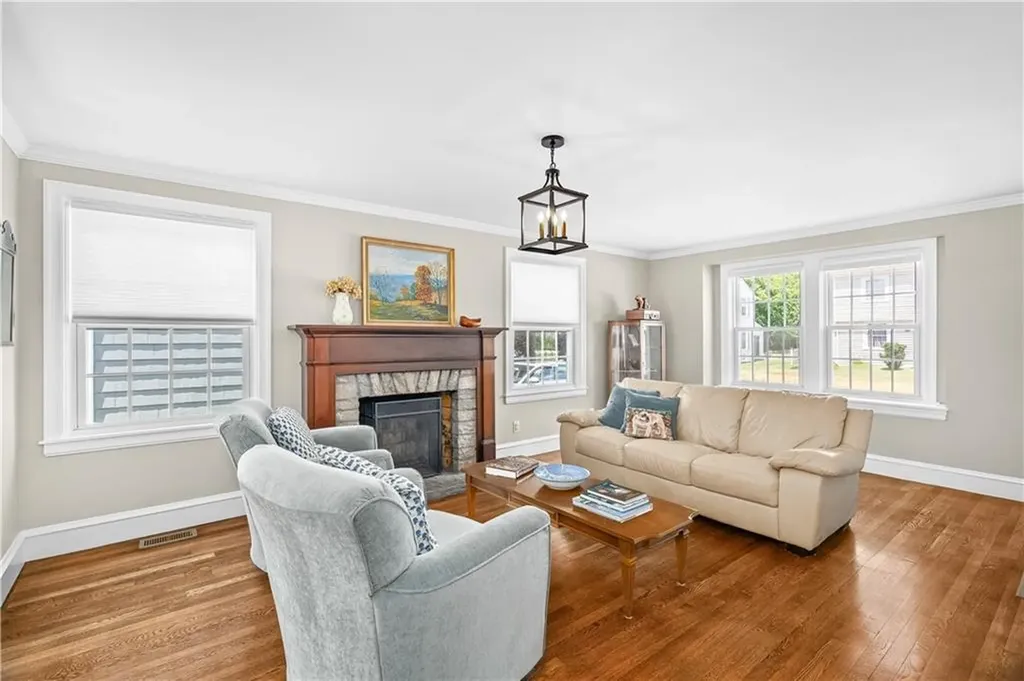 24 Huntington Drive East Providence RI 02916