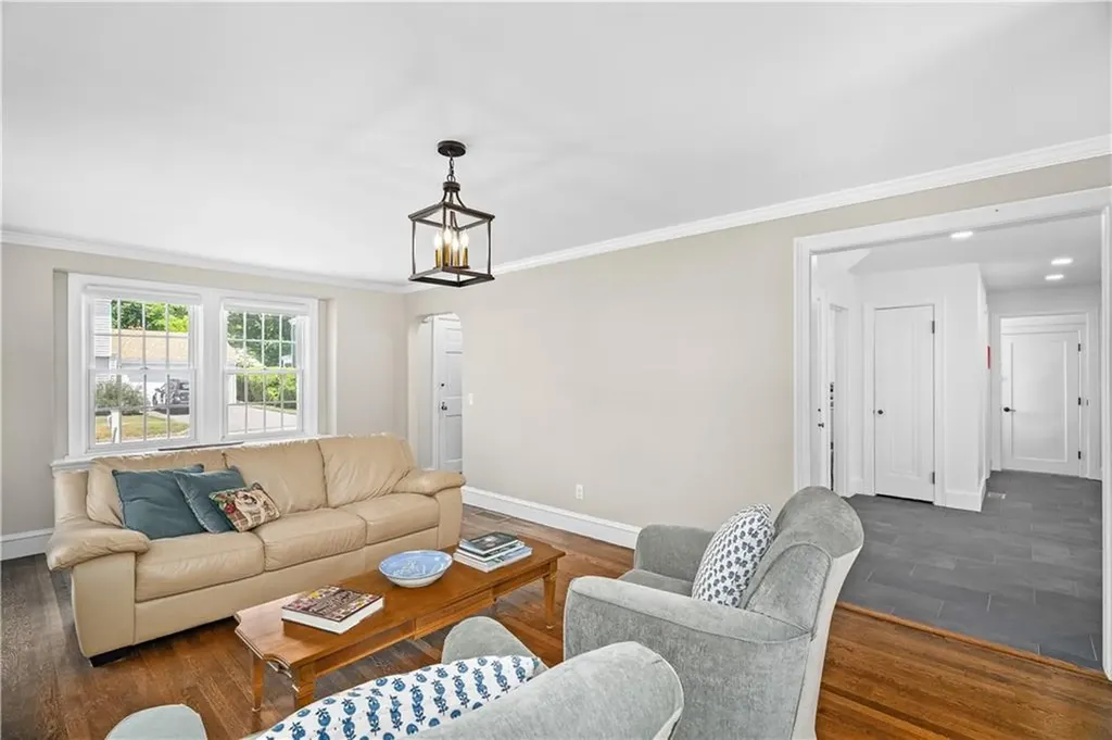 24 Huntington Drive East Providence RI 02916