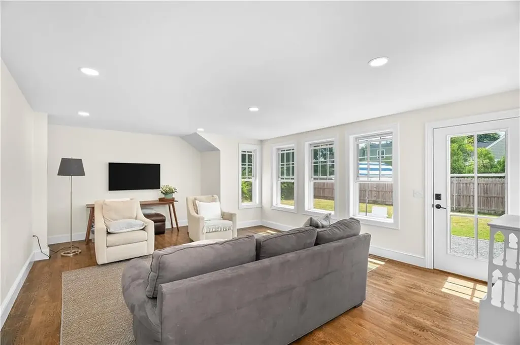 24 Huntington Drive East Providence RI 02916