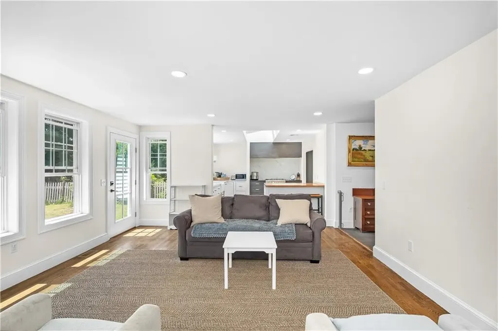 24 Huntington Drive East Providence RI 02916