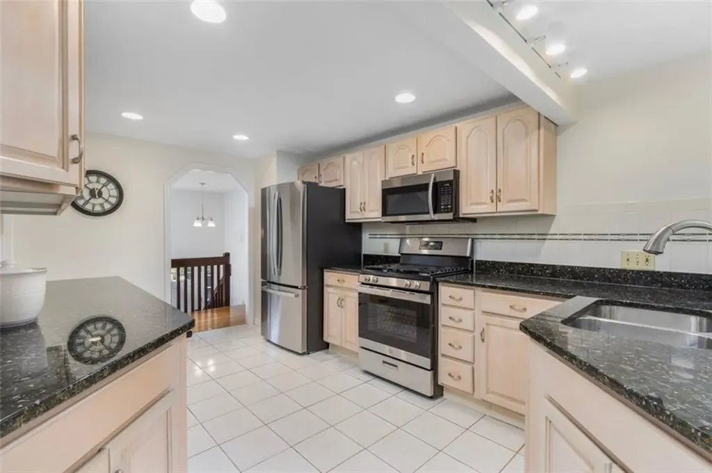 123 Hines Farm Road Cranston RI 02921