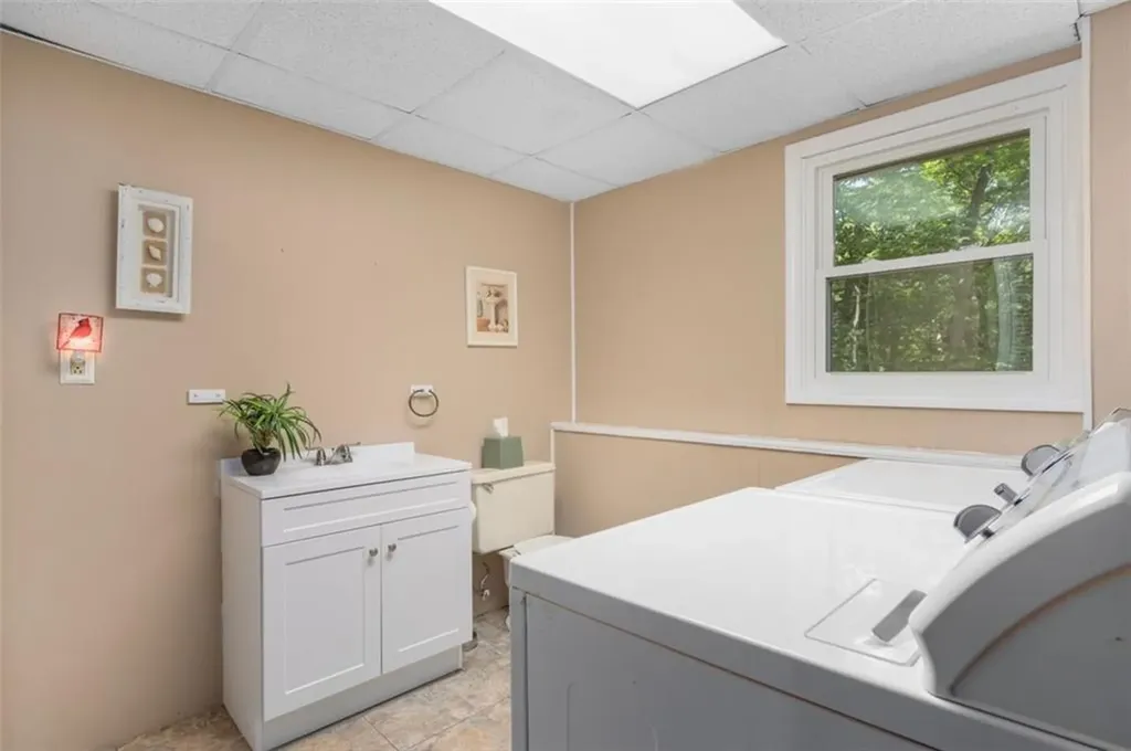 123 Hines Farm Road Cranston RI 02921