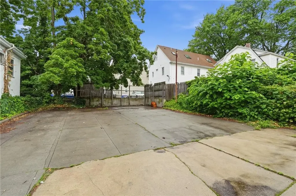 76 Radcliffe Avenue Providence RI 02908
