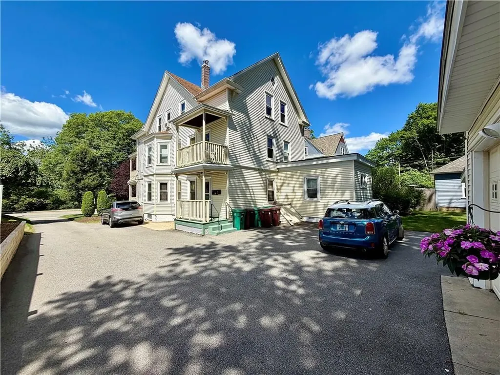 415 Harris Avenue Woonsocket RI 02895
