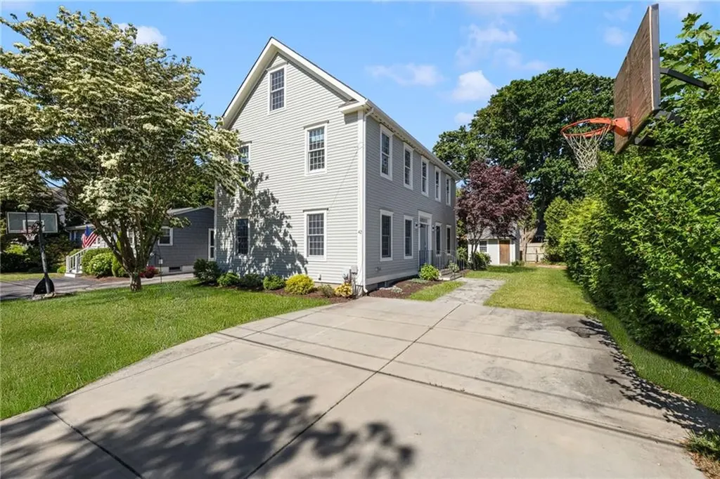 42 Camden Road Narragansett RI 02882