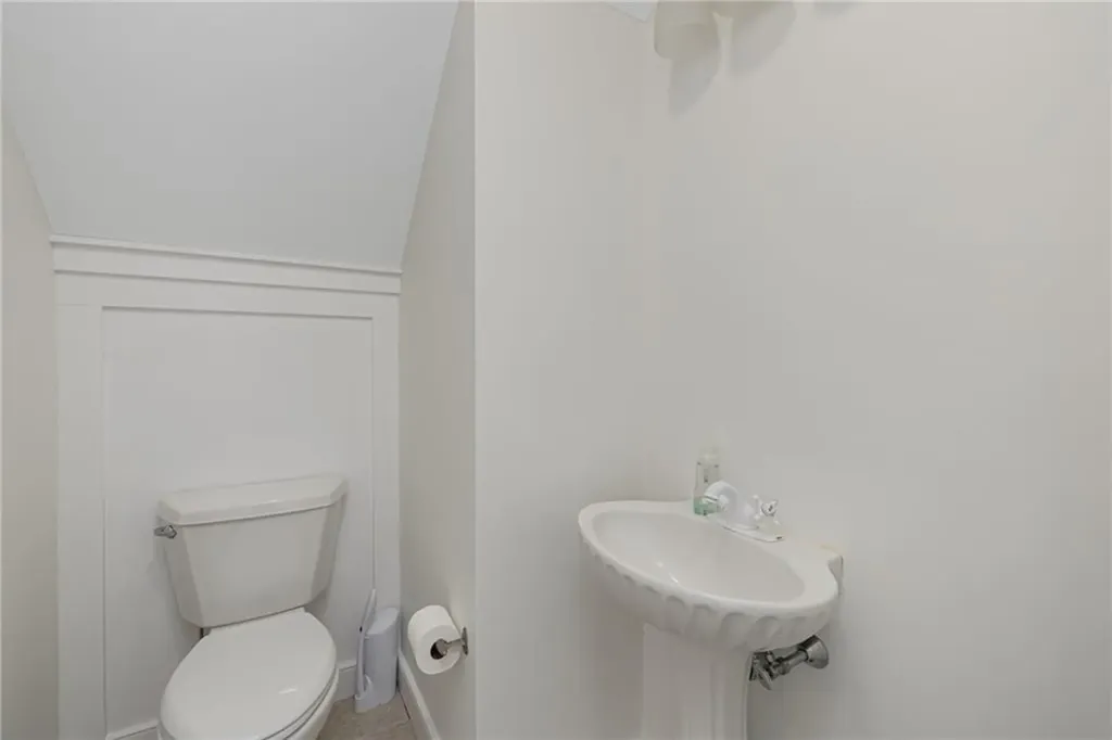 42 Camden Road Narragansett RI 02882