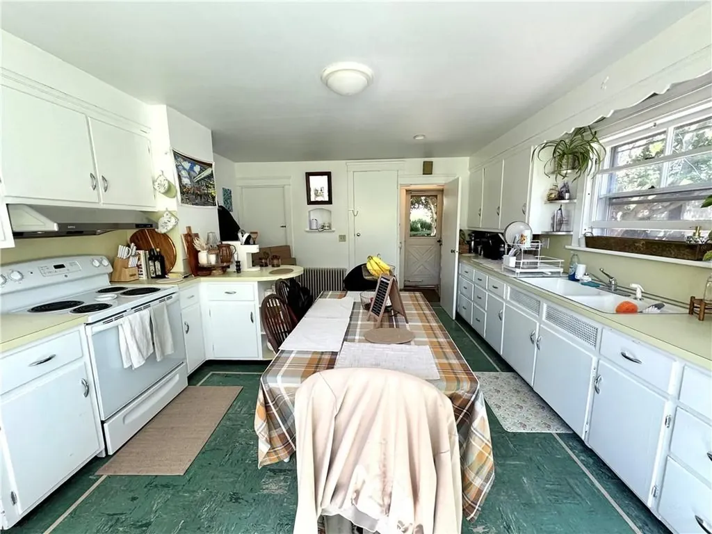 313 Berkely Avenue Middletown RI 02842