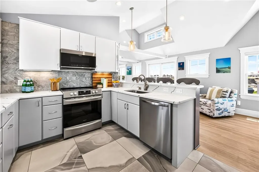 1185 Succotash Road Narragansett RI 02882