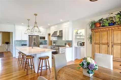 49 Walley Street Bristol RI 02809
