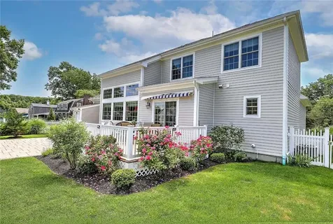 49 Walley Street Bristol RI 02809