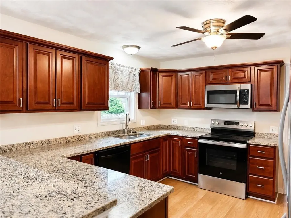 182 Gorham Avenue Warwick RI 02886