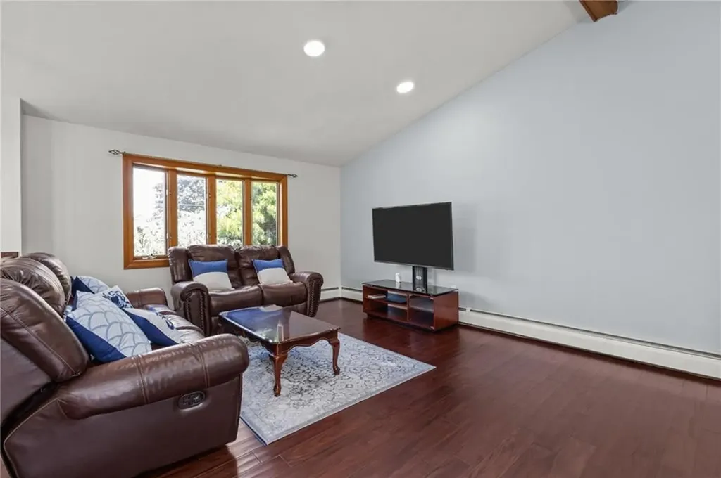 2 Dogwood Drive Cranston RI 02921