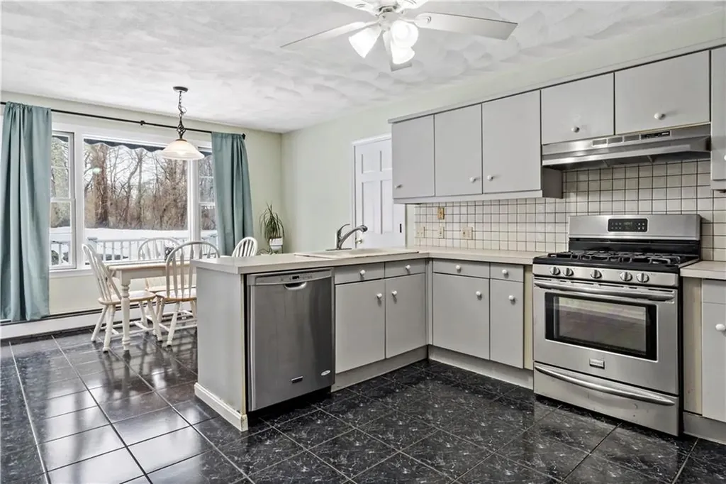 32 Starr Drive W Narragansett RI 02882