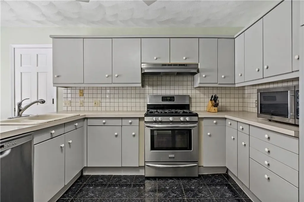 32 Starr Drive W Narragansett RI 02882