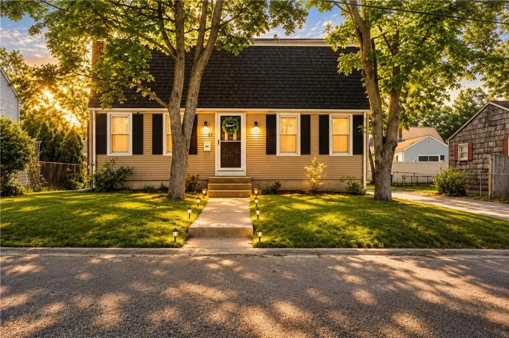 21 Bailey Street East Providence RI 02916