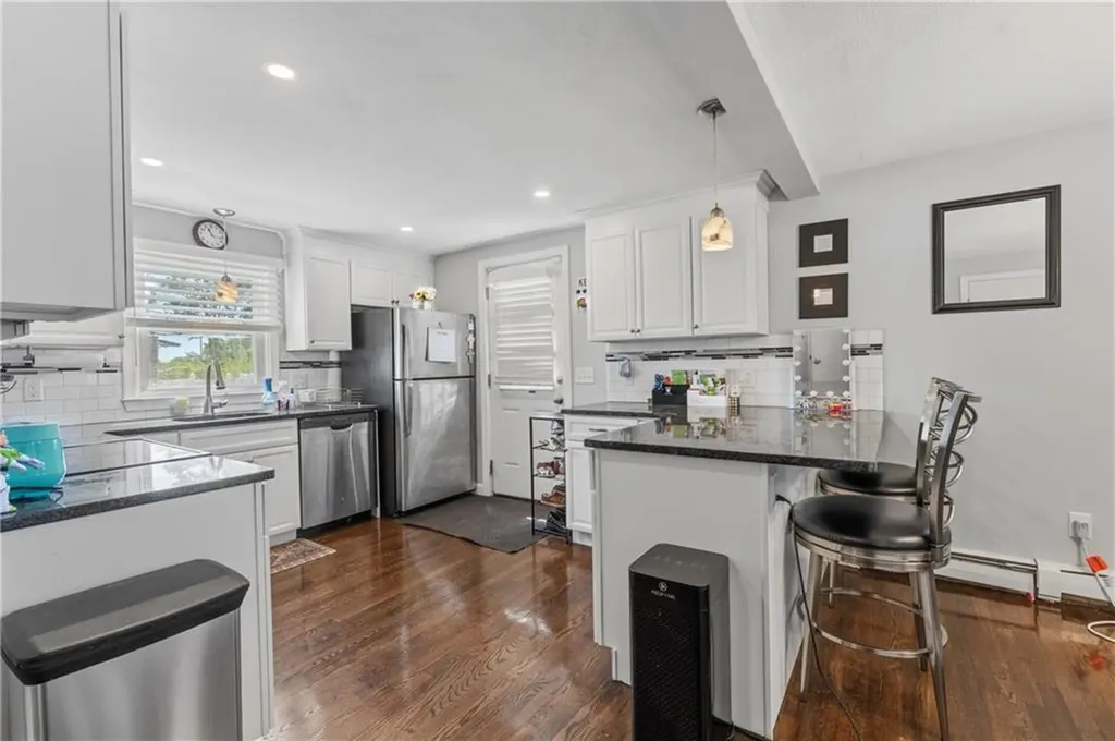 21 Bailey Street East Providence RI 02916